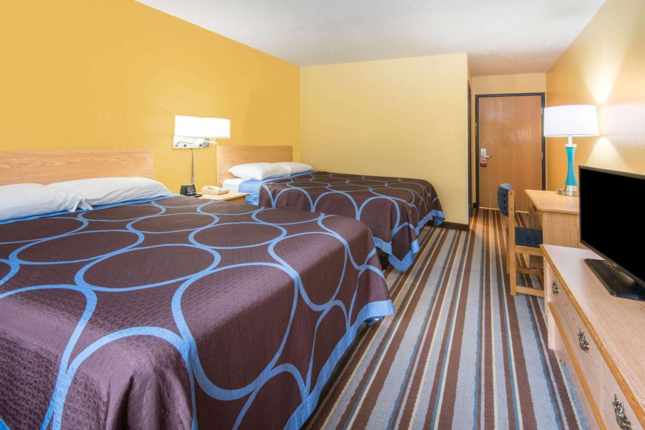 Queen Room with Two Queen Beds - Non-Smoking at Super 8 by Wyndham Medina