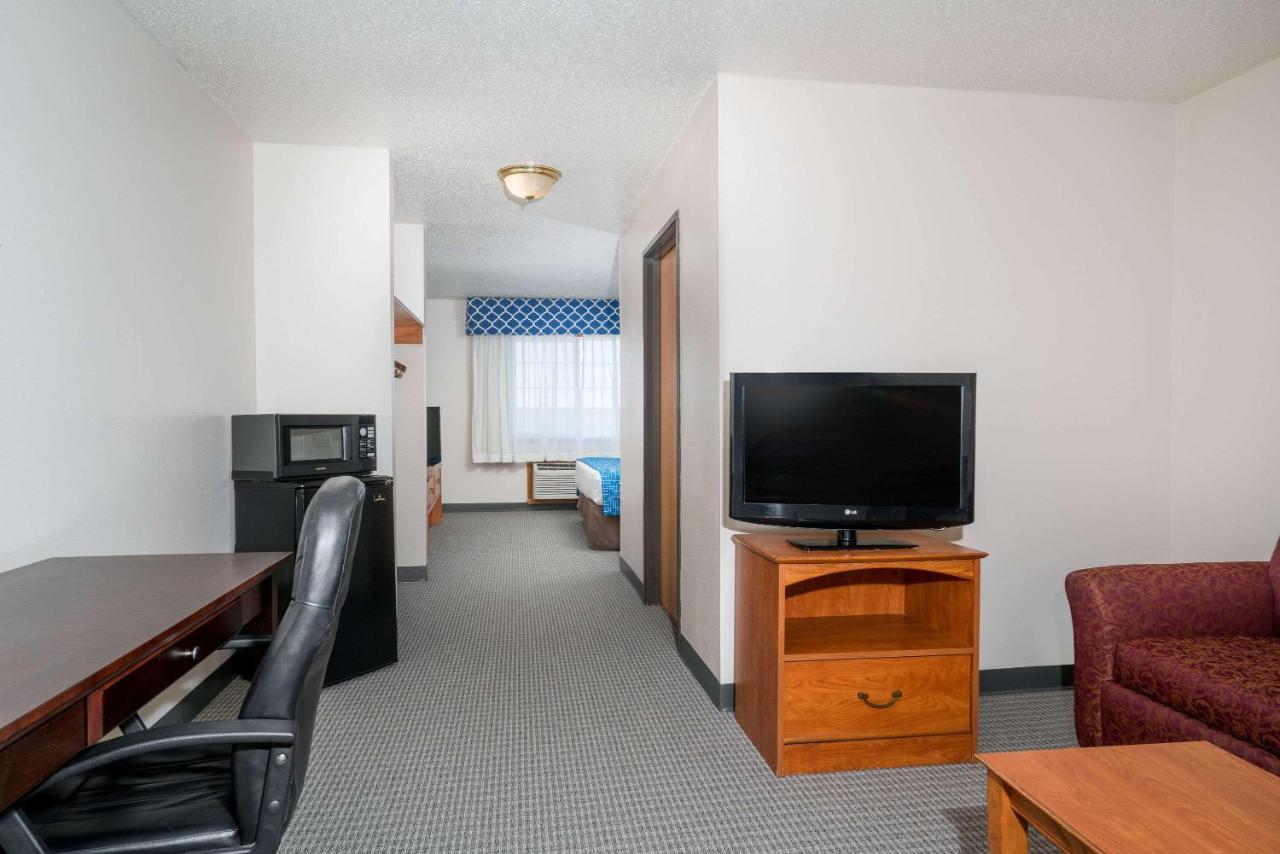 King Suite at Ramada Limited Cockeysville
