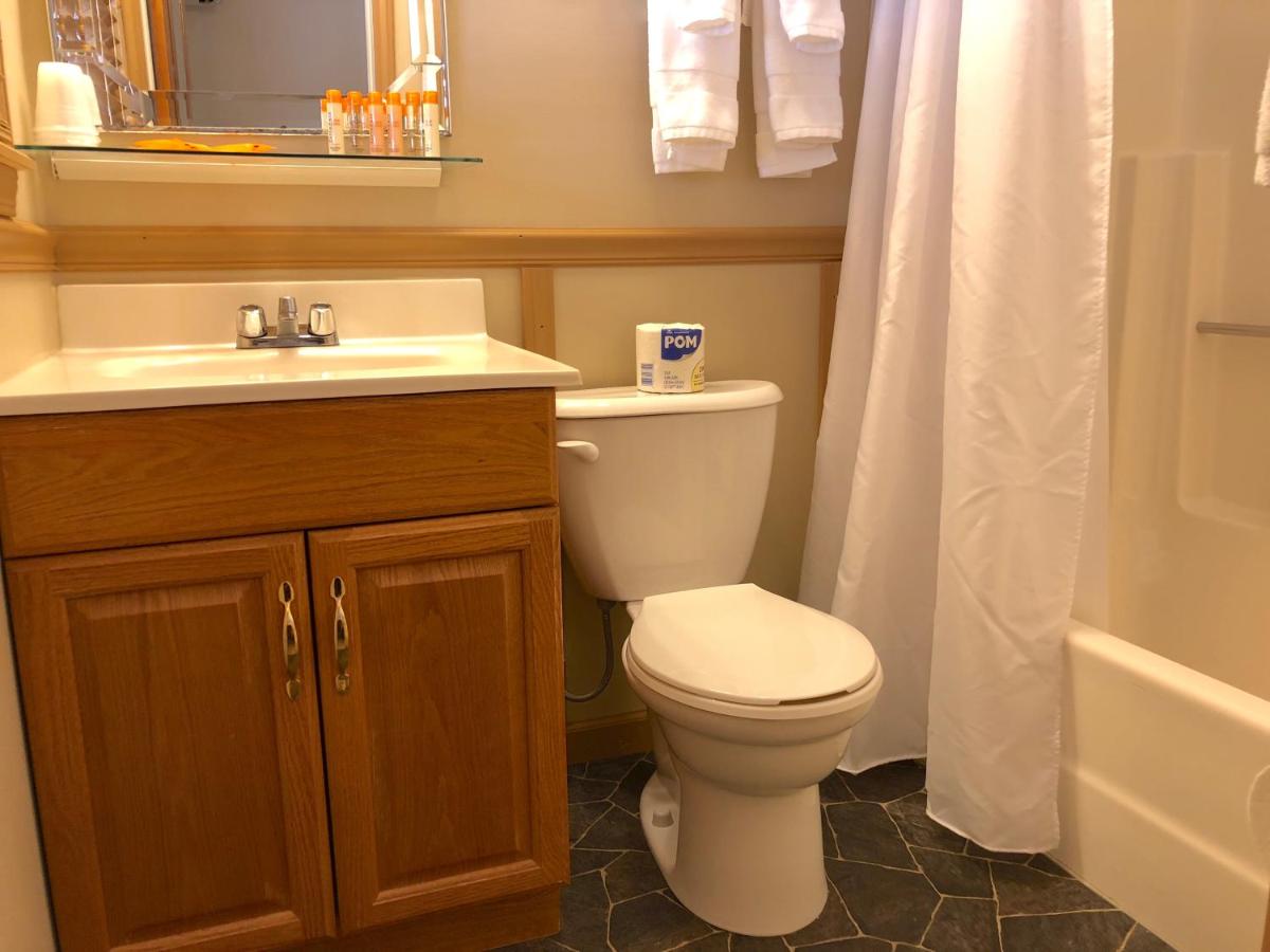 Standard Quadruple Room at Rockerville Lodge & Cabins