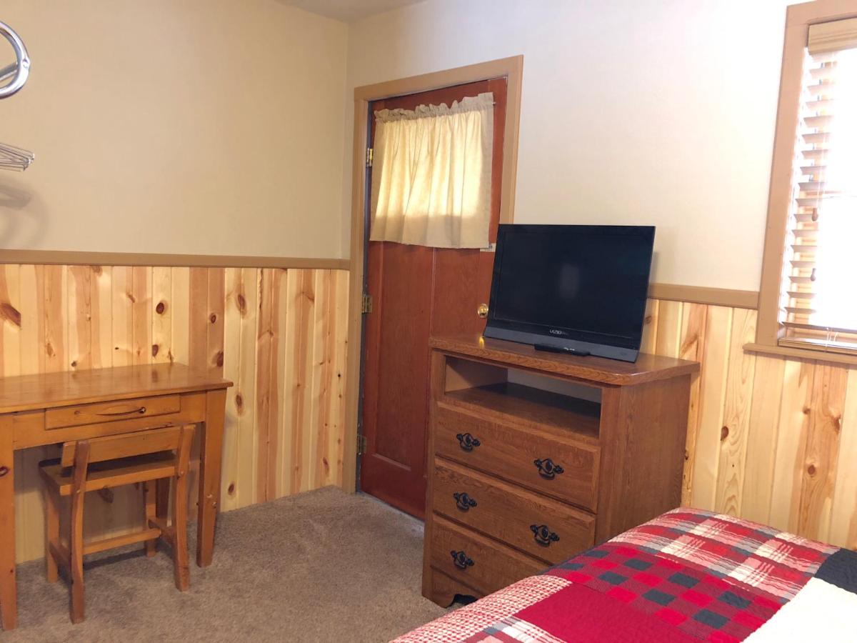 Standard Quadruple Room at Rockerville Lodge & Cabins