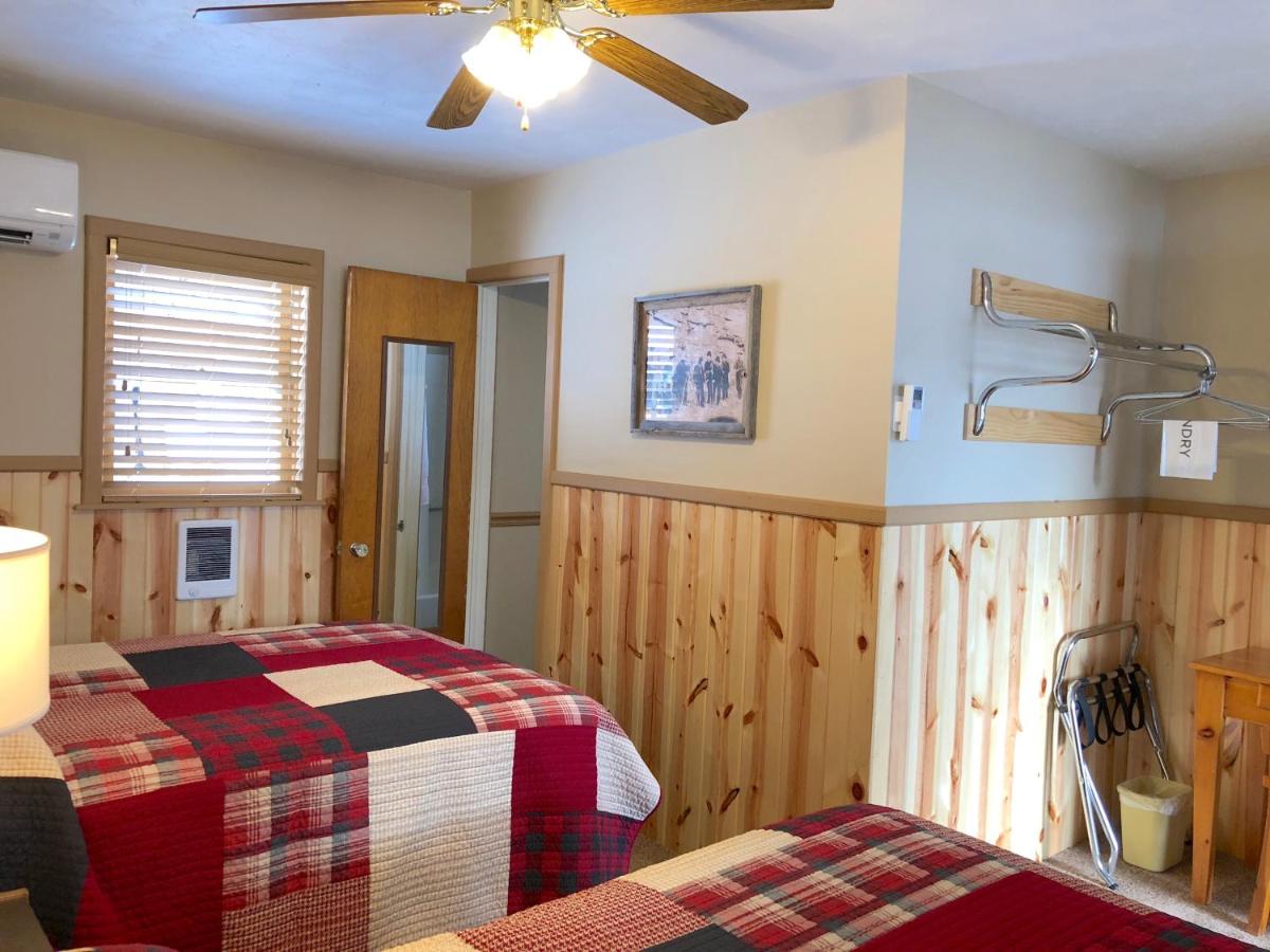 Standard Quadruple Room at Rockerville Lodge & Cabins