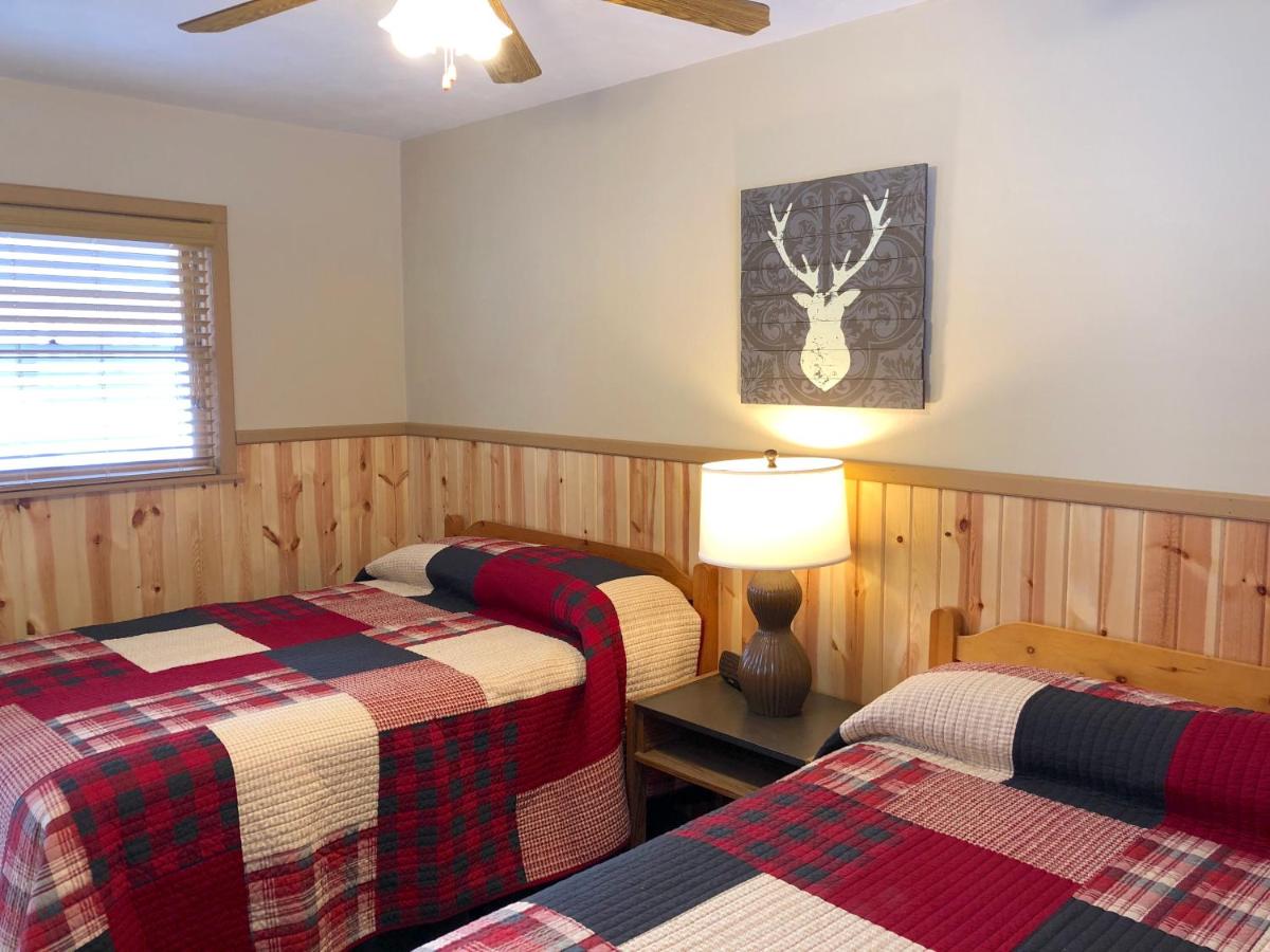 Standard Quadruple Room at Rockerville Lodge & Cabins