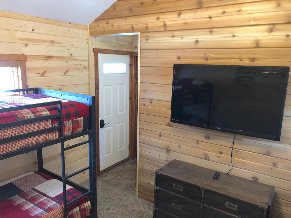Deluxe Family Suite at Rockerville Lodge & Cabins