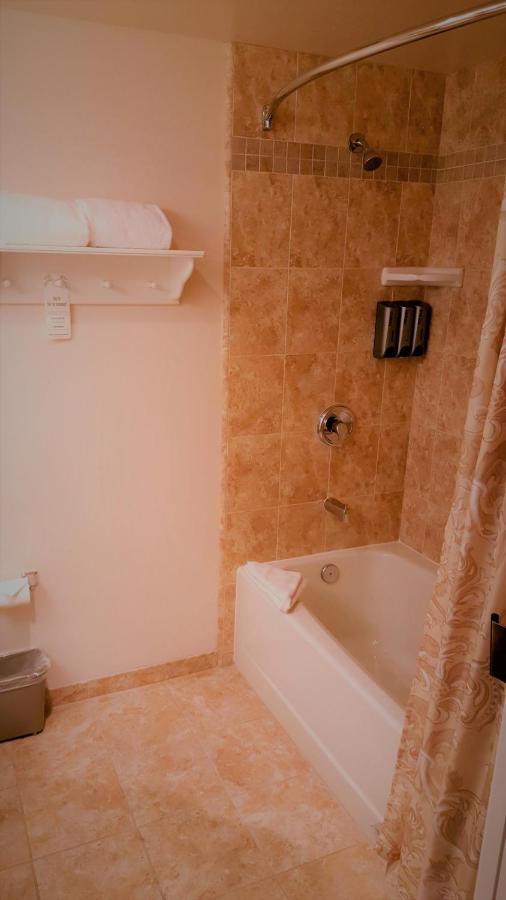 Deluxe Queen Room at The Monterey Hotel