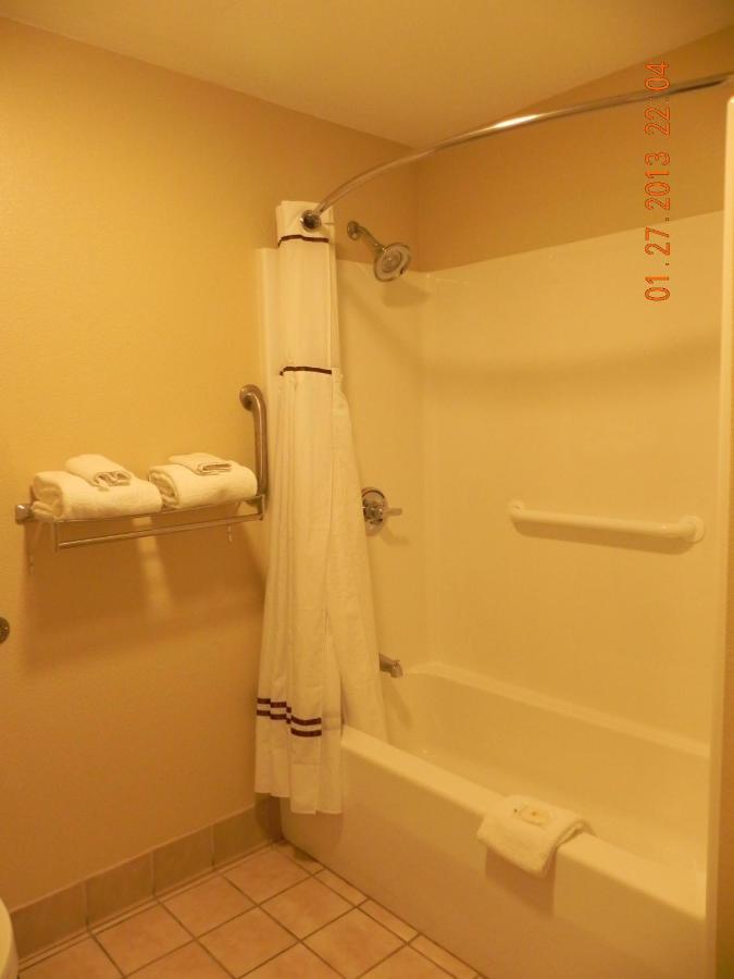 | Relax Inn and Suites Kuttawa