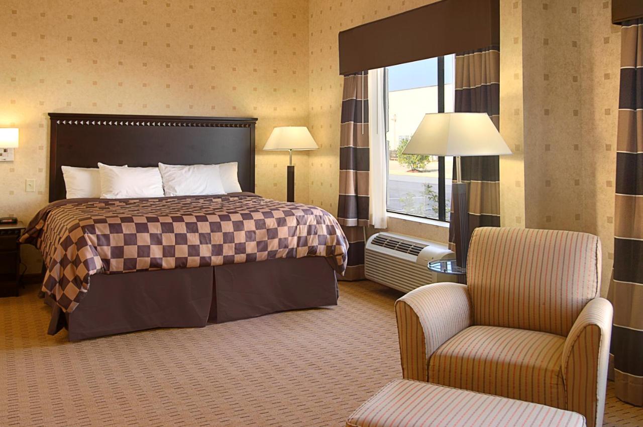 King Room - Non-Smoking at Wingate by Wyndham Warner Robins