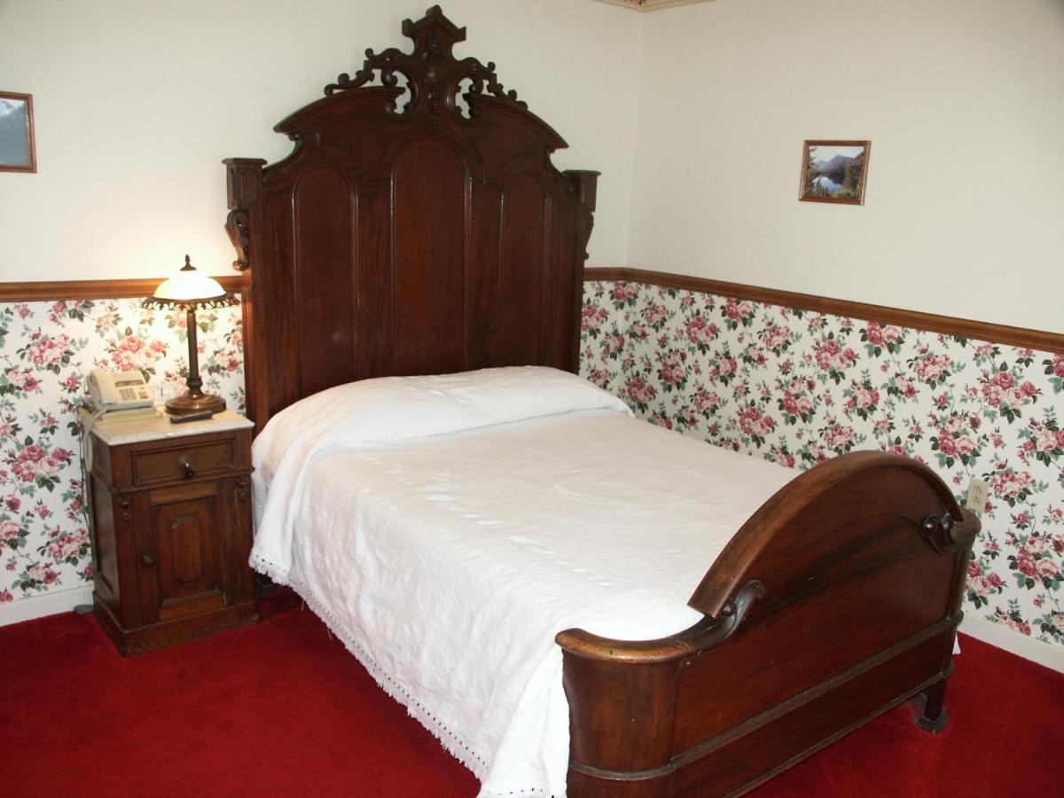 | Bridgeport Inn
