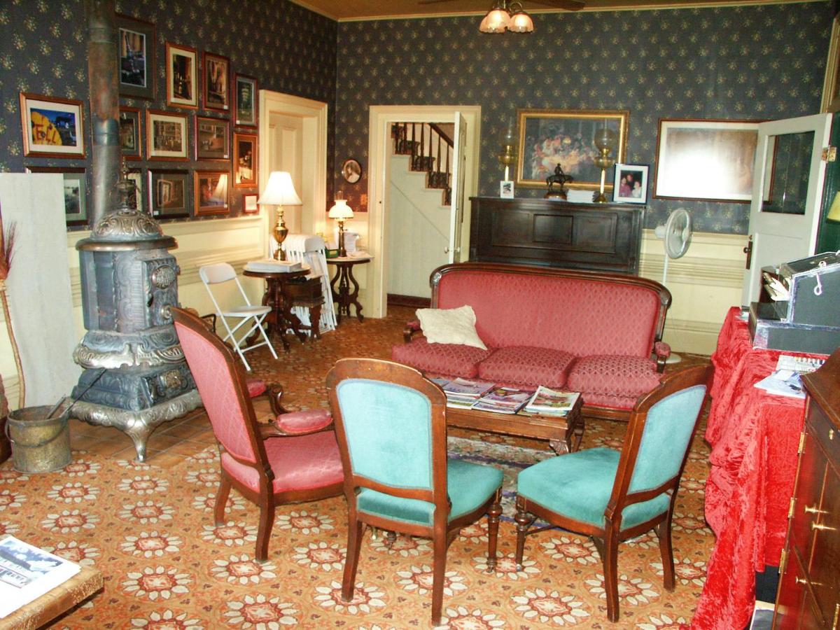 | Bridgeport Inn