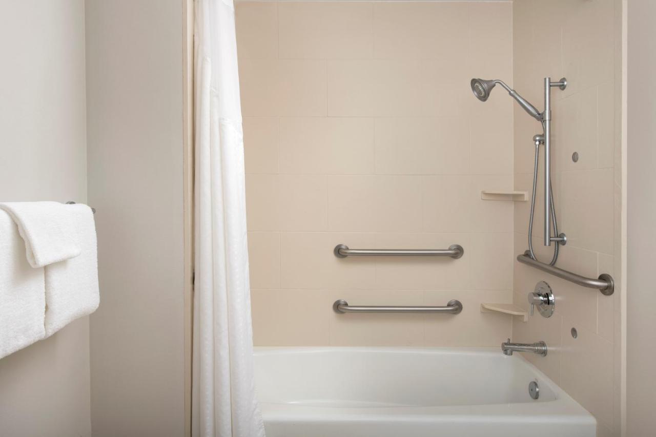 Twin Room - Mobility Access with Bath Tub at Holiday Inn Express Jacksonville Beach by IHG