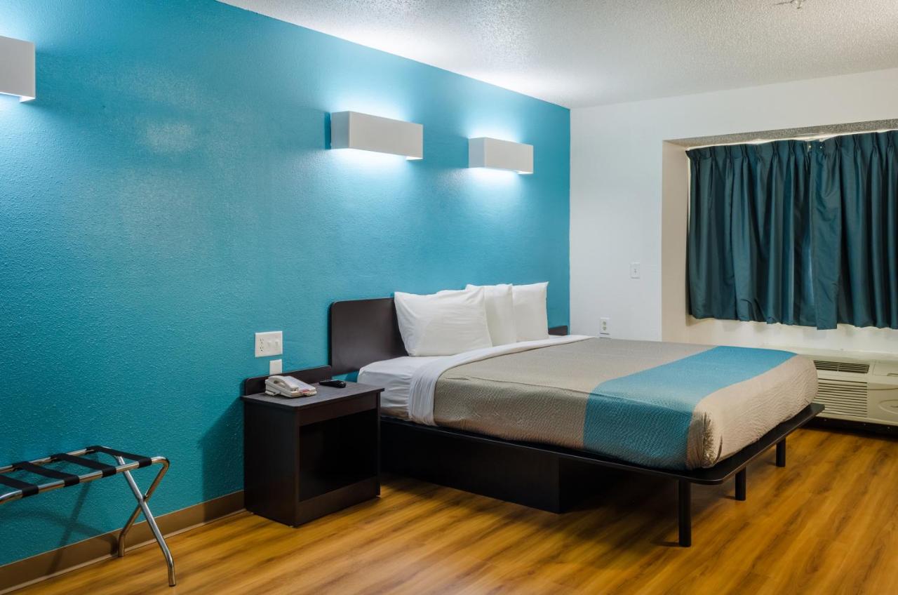 | Motel 6-Mobile, AL