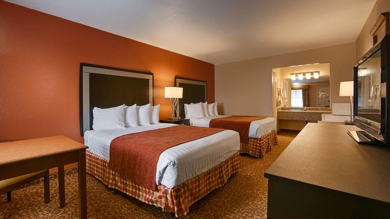 Queen Room with Two Queen Beds - Non-Smoking at SureStay Hotel by Best Western Zapata