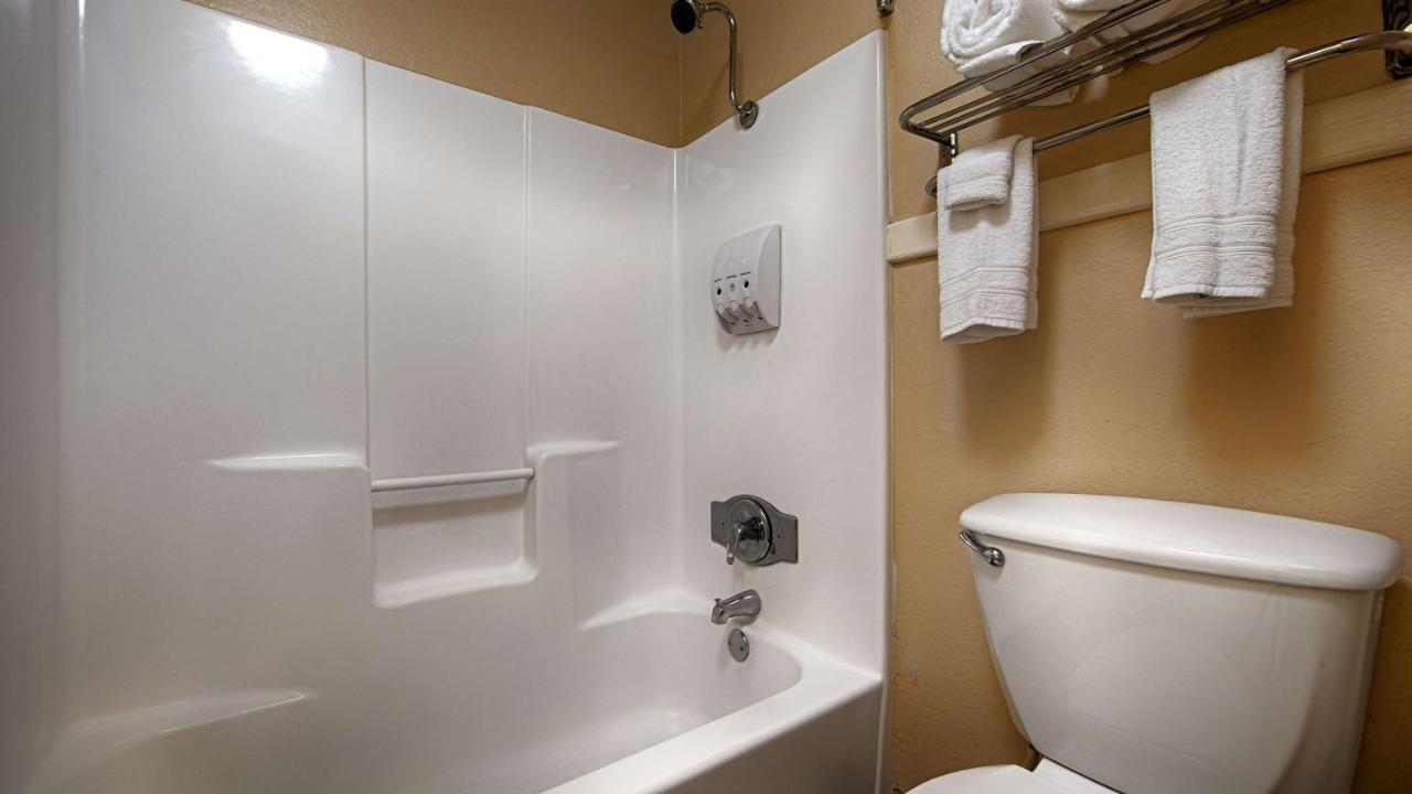 King Room with Kitchenette at SureStay Hotel by Best Western Zapata