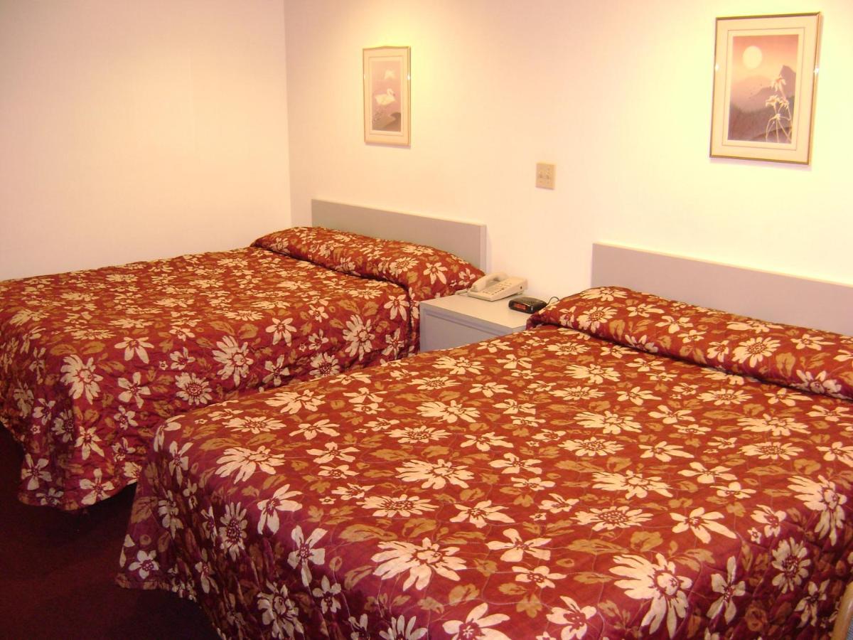 | Edgewick Inn