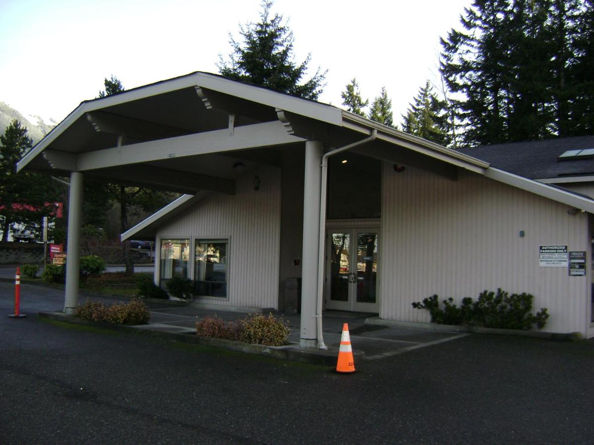 | Edgewick Inn
