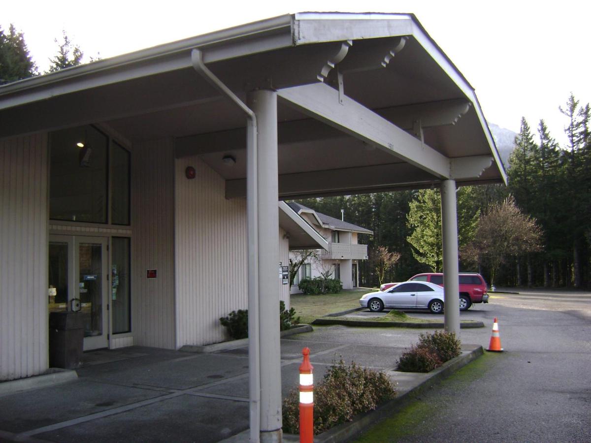 | Edgewick Inn