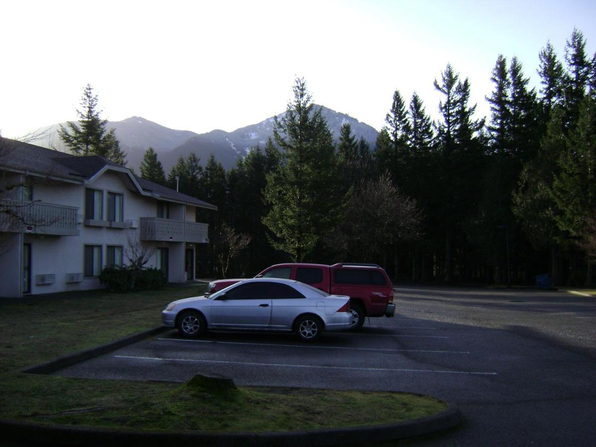 | Edgewick Inn