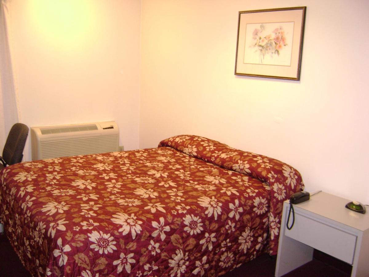 | Edgewick Inn