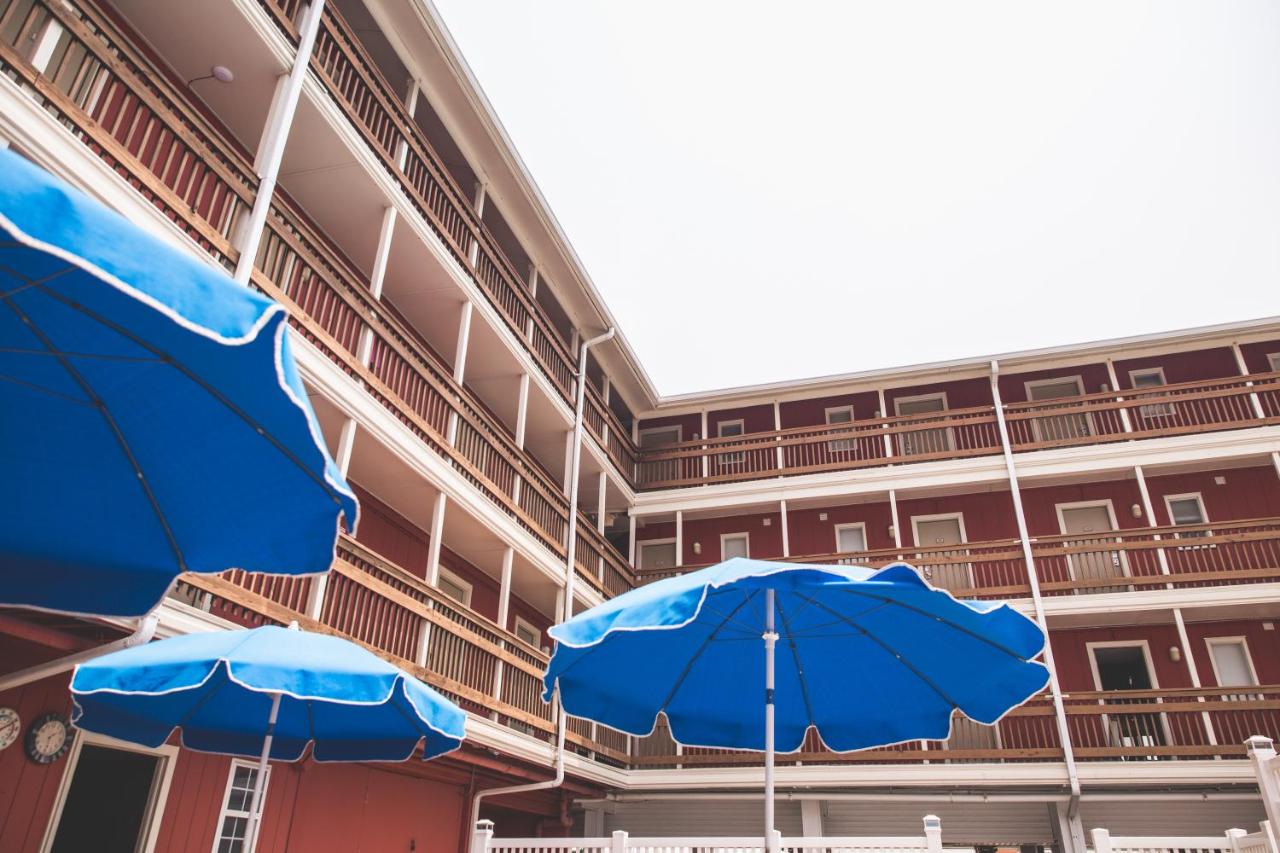  | Surf Club Oceanfront Hotel
