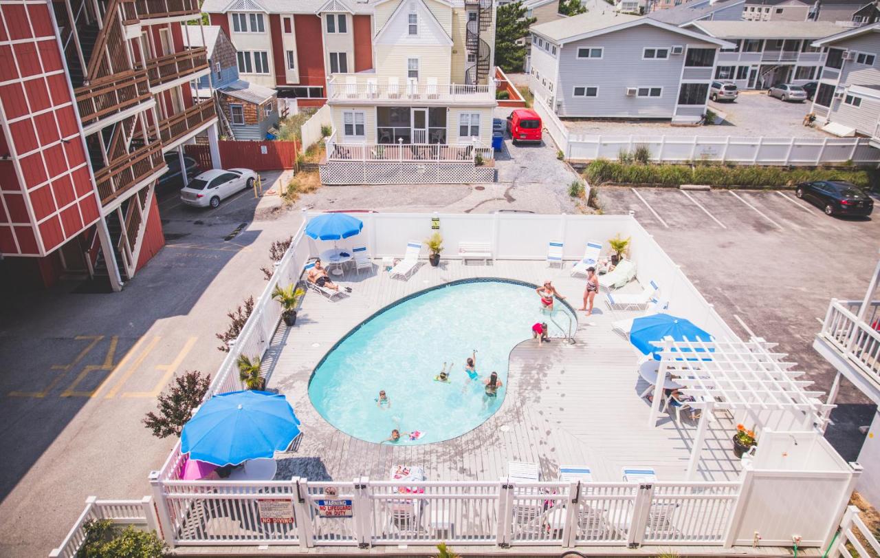  | Surf Club Oceanfront Hotel