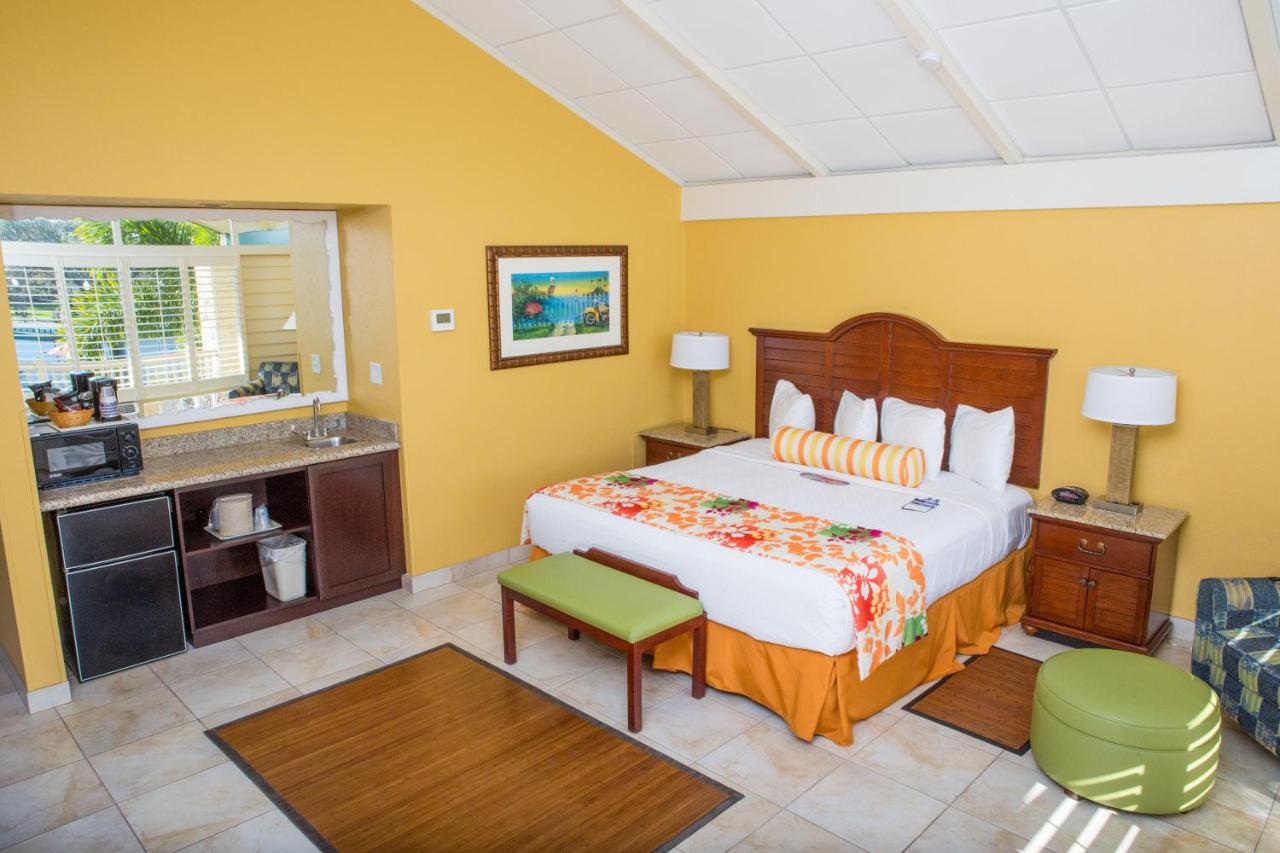 King Room with Marina View at Best Western Plus Yacht Harbor Inn