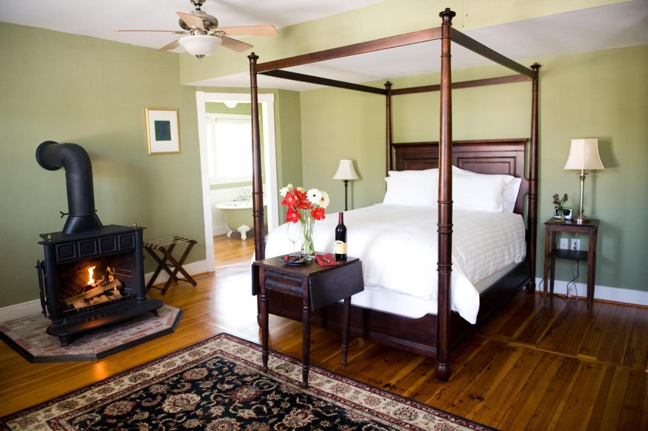 | Hopkins Ordinary Bed, Breakfast and Ale Works
