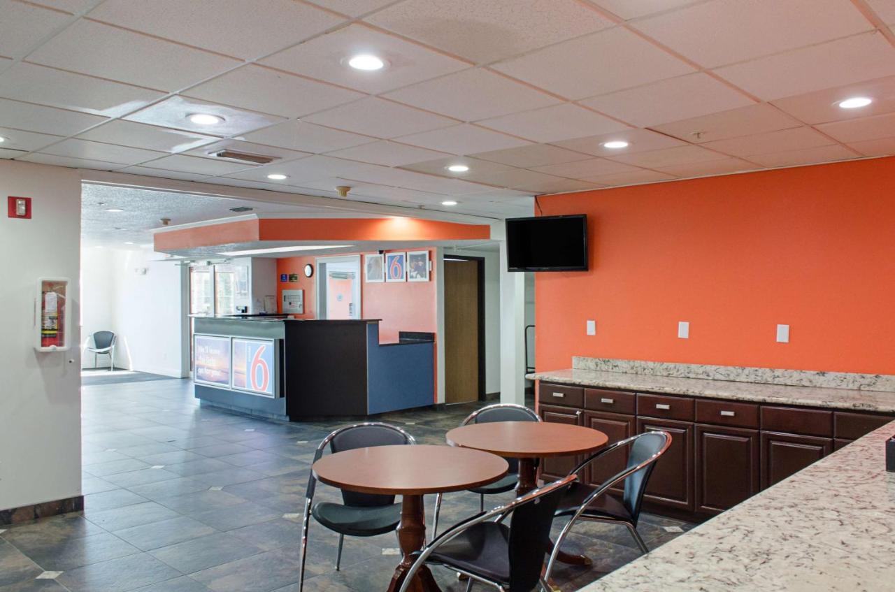| Motel 6-Mobile, AL