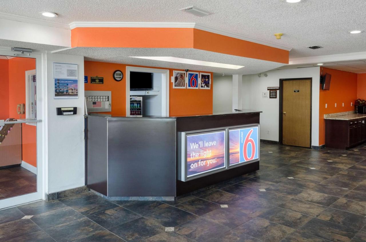 | Motel 6-Mobile, AL