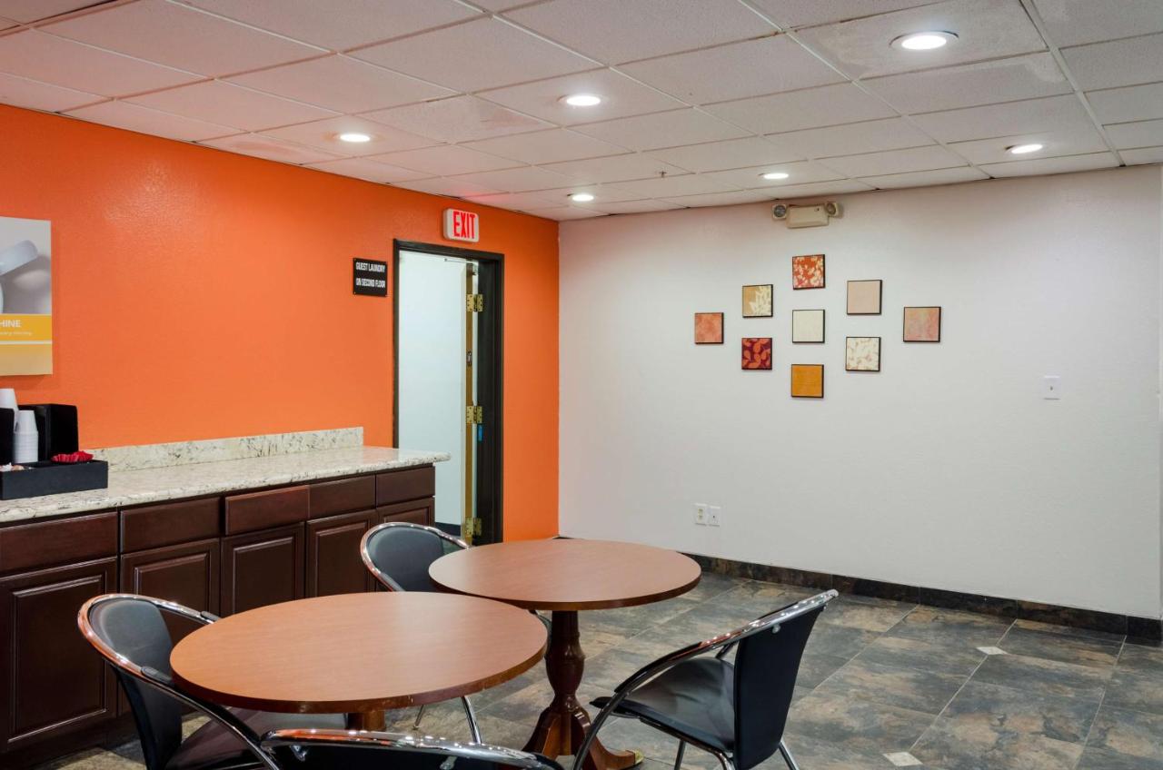 | Motel 6-Mobile, AL