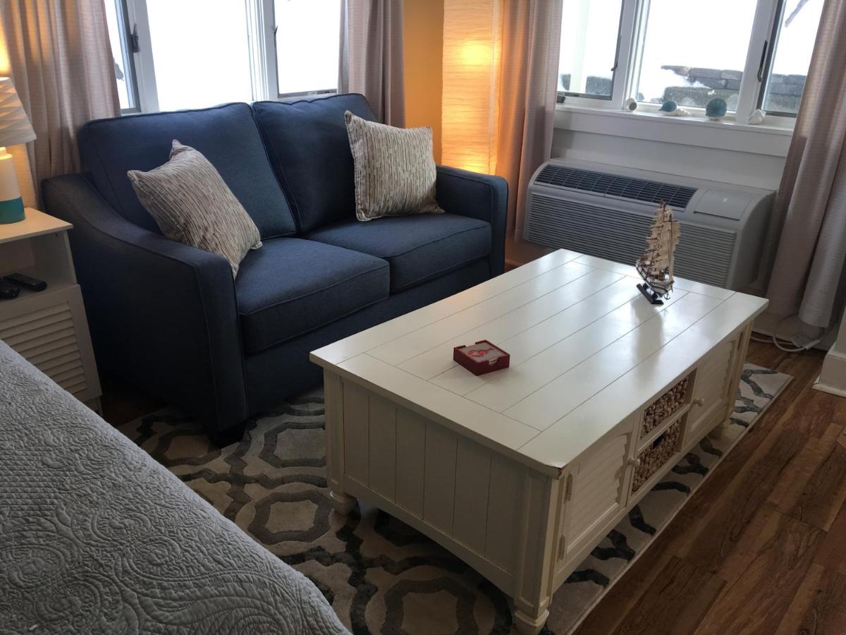 Queen Suite at Sheepscot Harbour Village Resort
