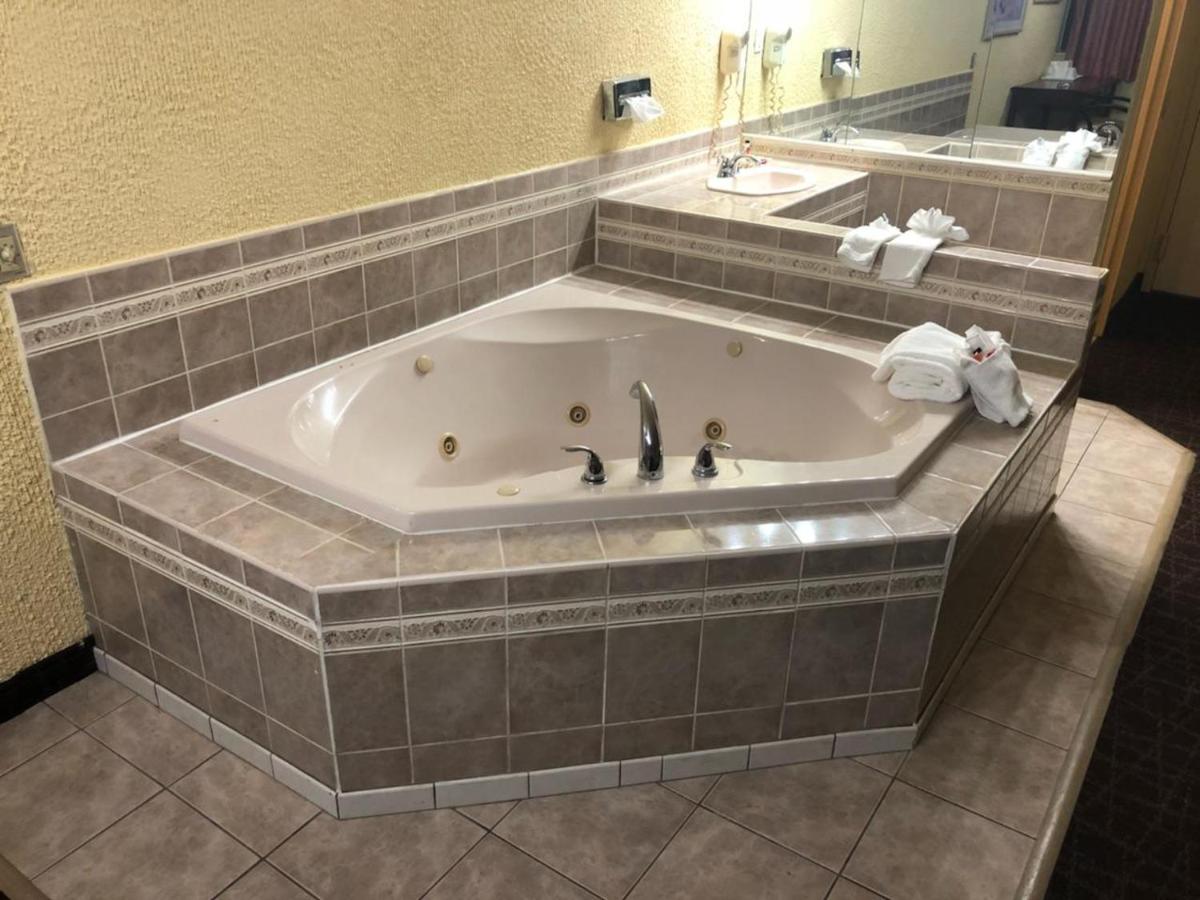  | The Schenectady Inn & Suites
