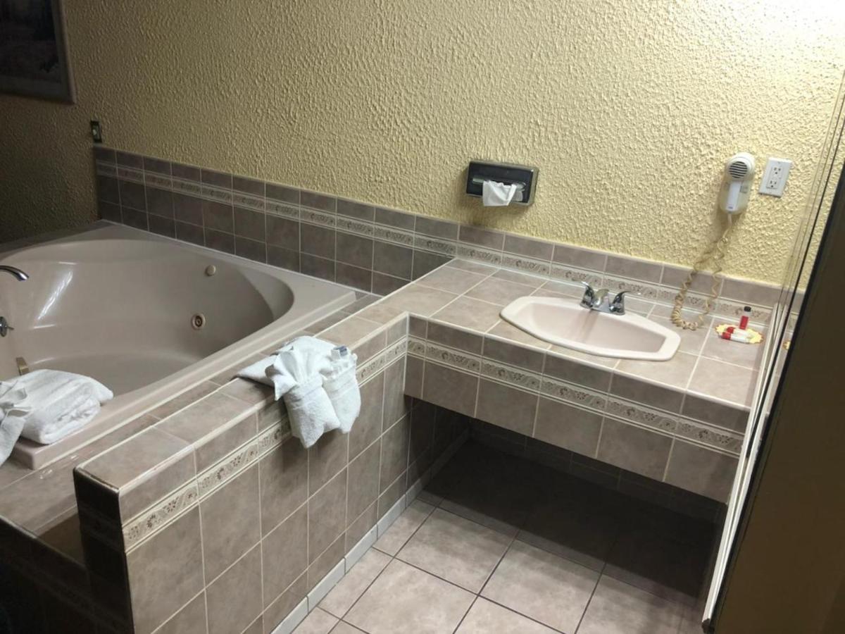  | The Schenectady Inn & Suites