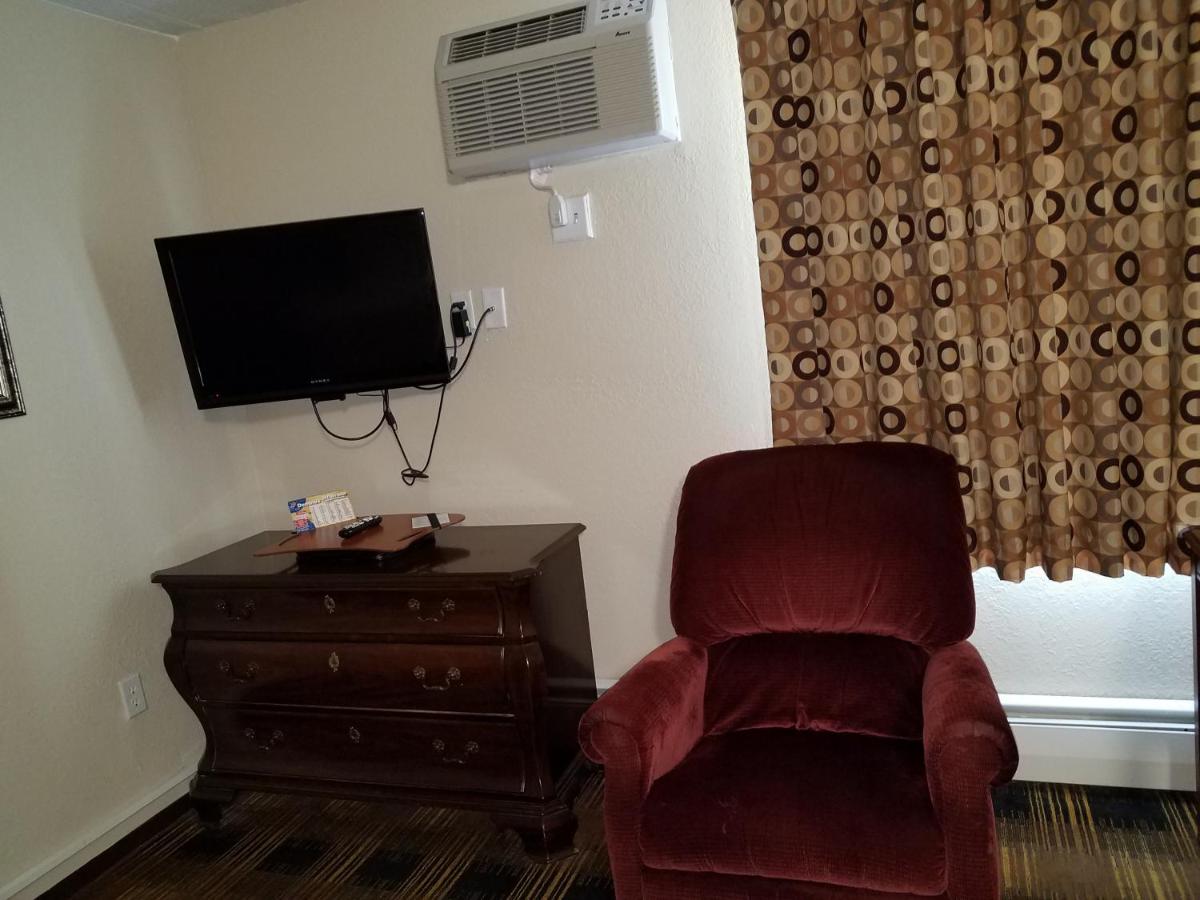  | Red Carpet Inn Rochester