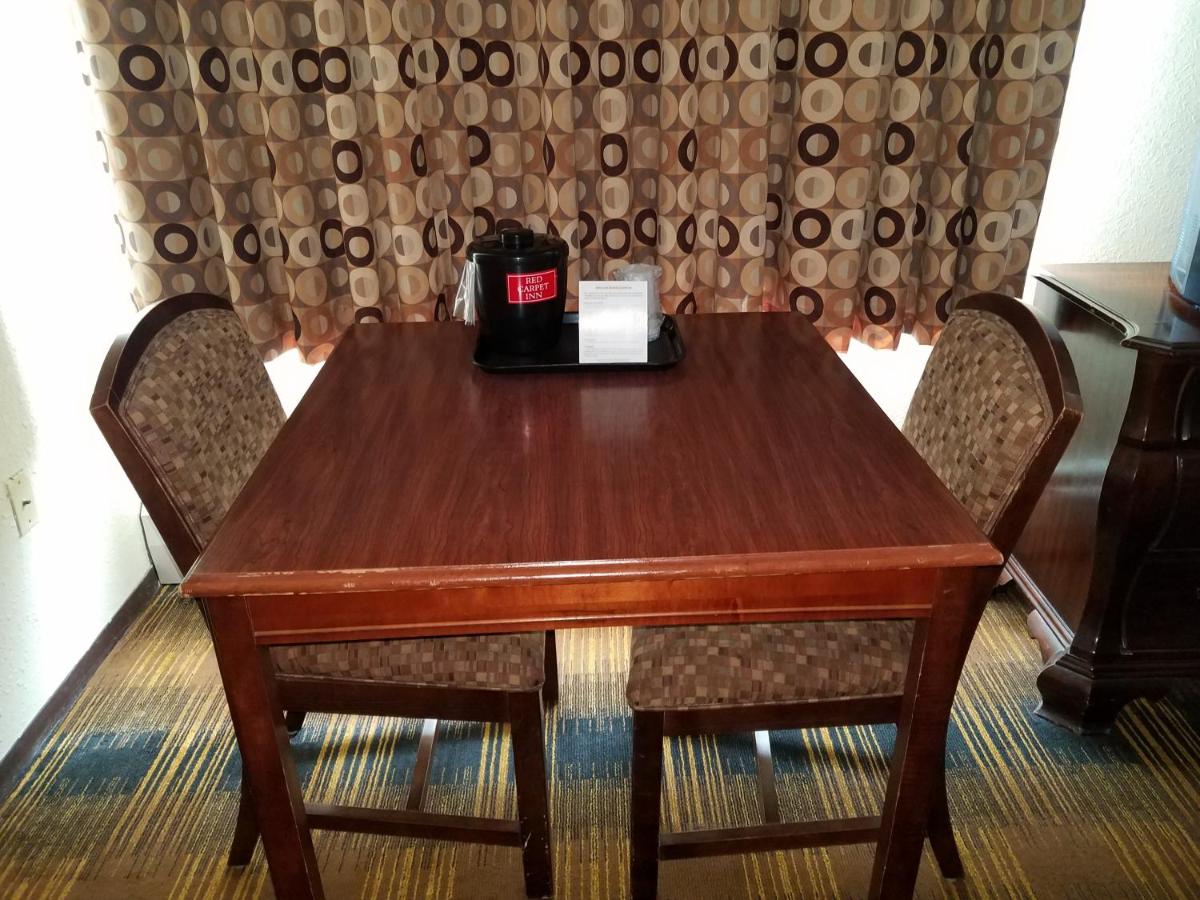 | Red Carpet Inn Rochester