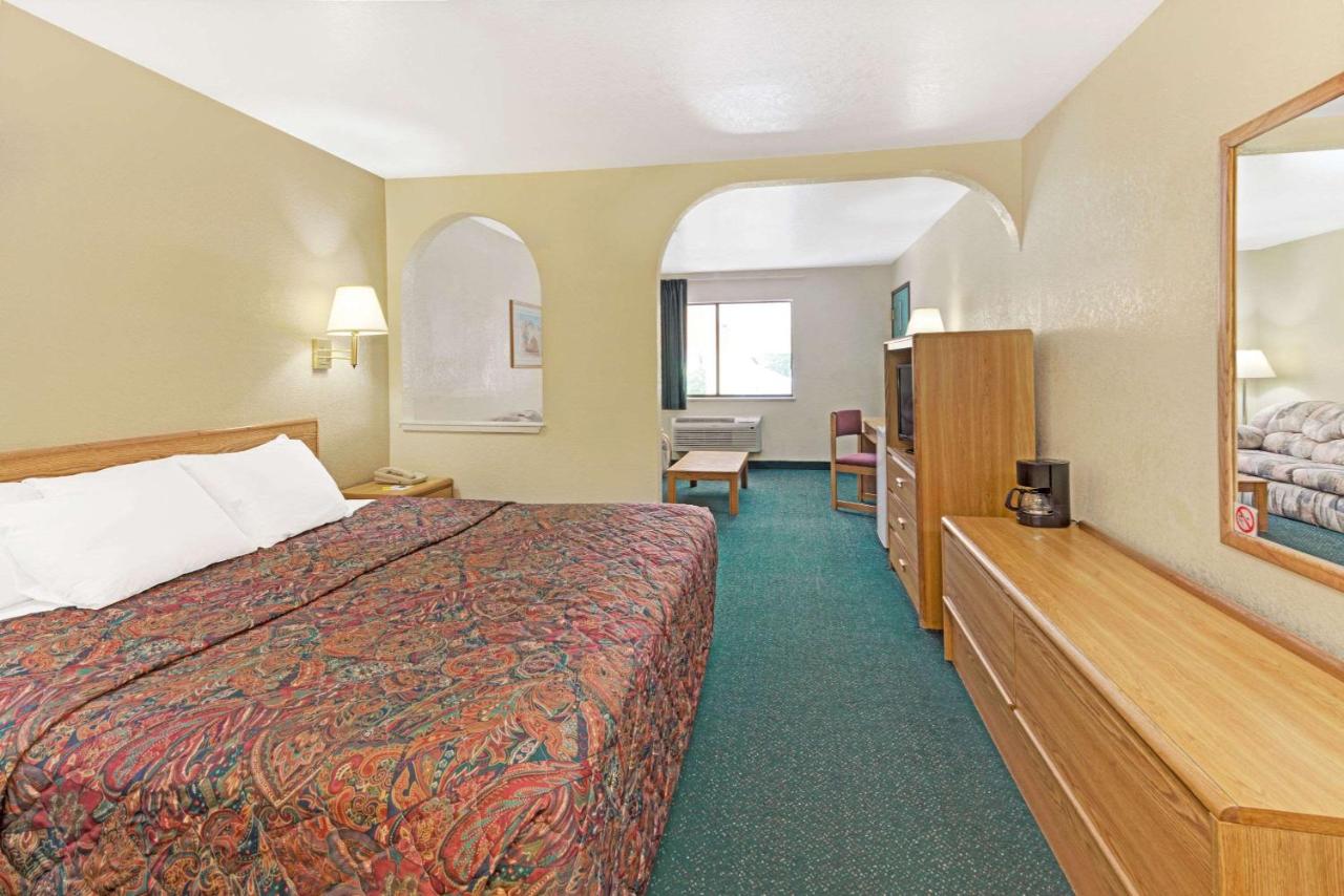 | Days Inn by Wyndham Espanola