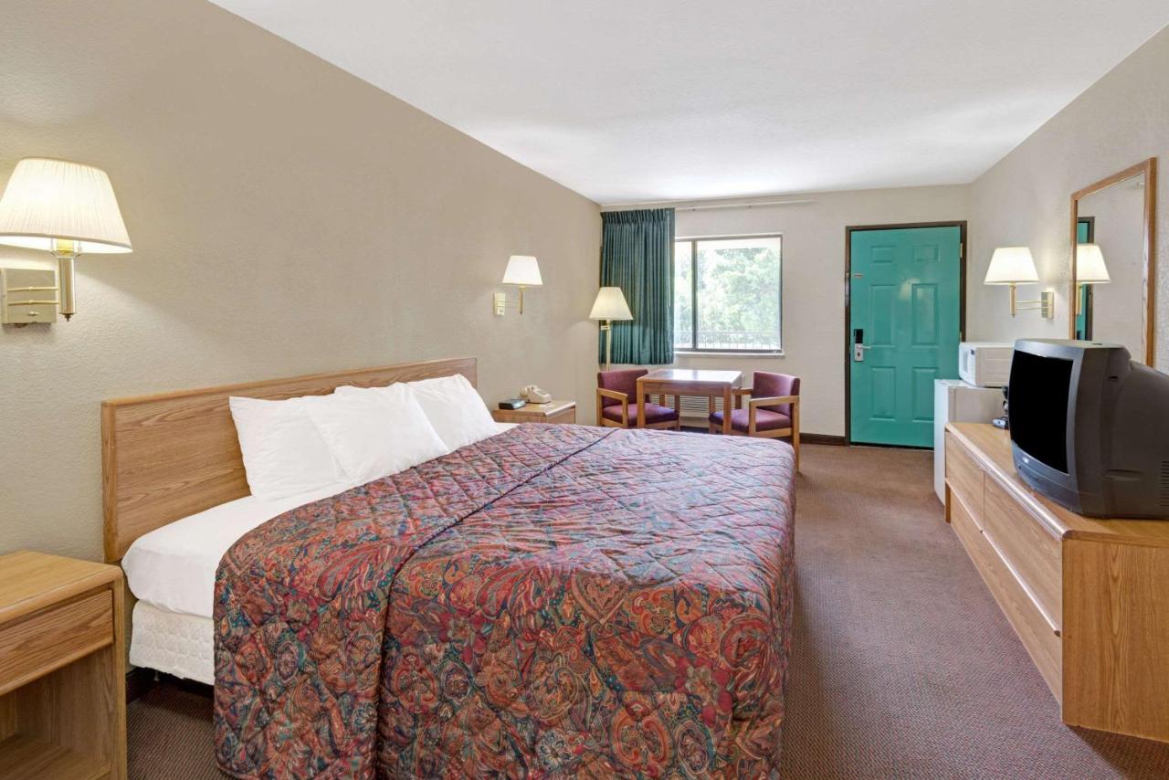 | Days Inn by Wyndham Espanola