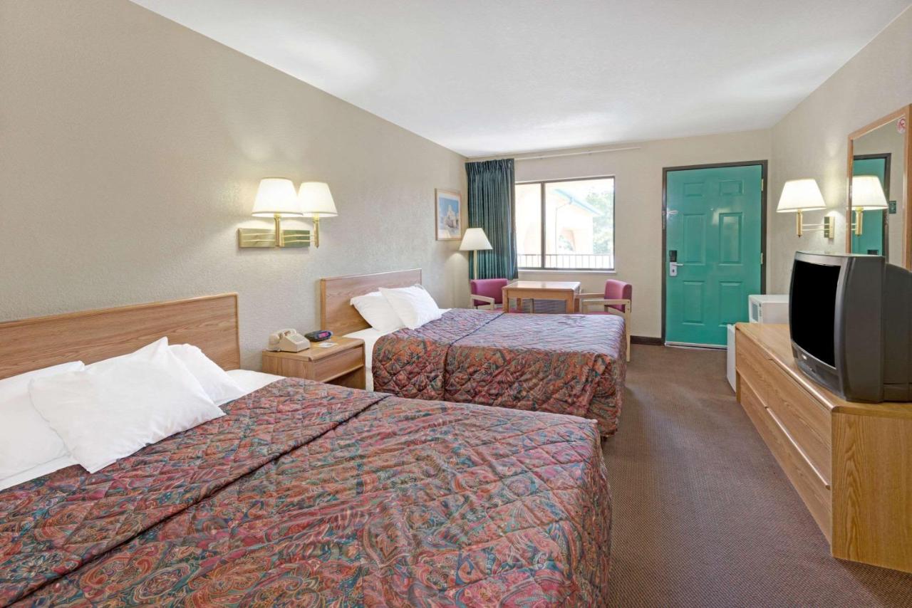 | Days Inn by Wyndham Espanola