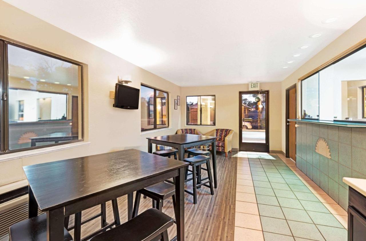 | Days Inn by Wyndham Espanola