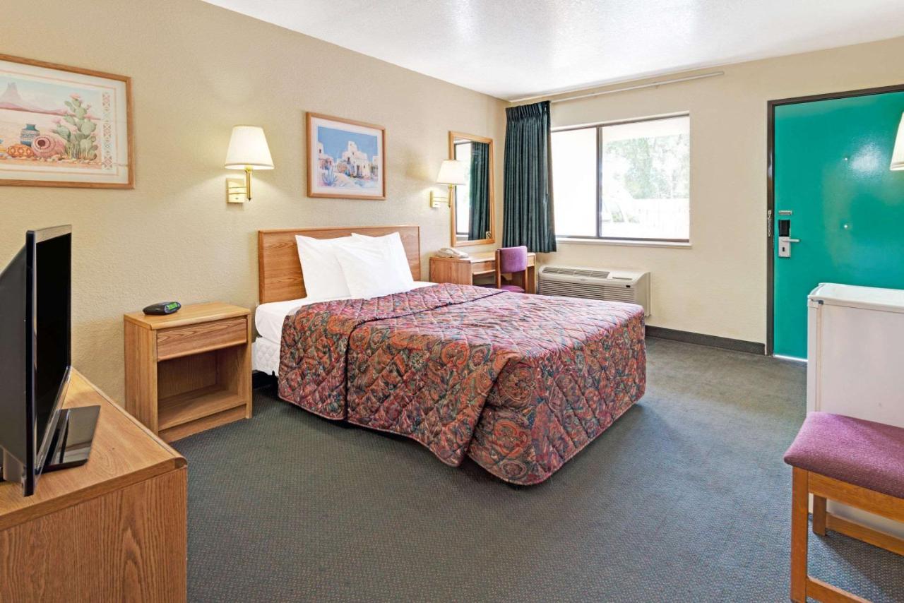 | Days Inn by Wyndham Espanola