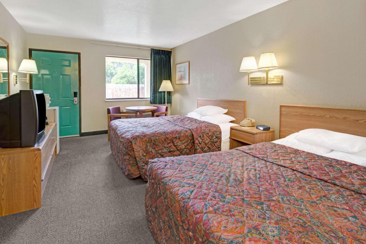 | Days Inn by Wyndham Espanola