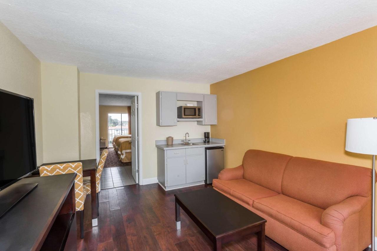 2 Queen Beds, One-Bedroom, Suite, Pool Side View, Non-Smoking at Days Inn & Suites by Wyndham Port Richey
