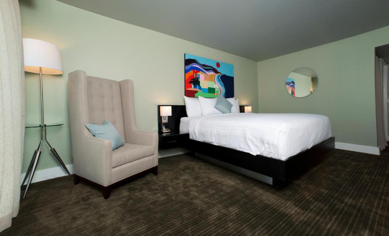 Deluxe King Room at Hotel Current