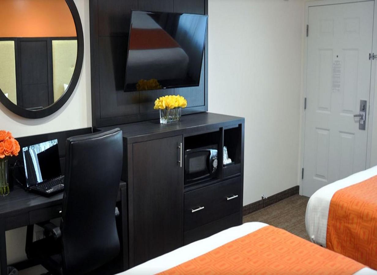 | Pavilion Inn