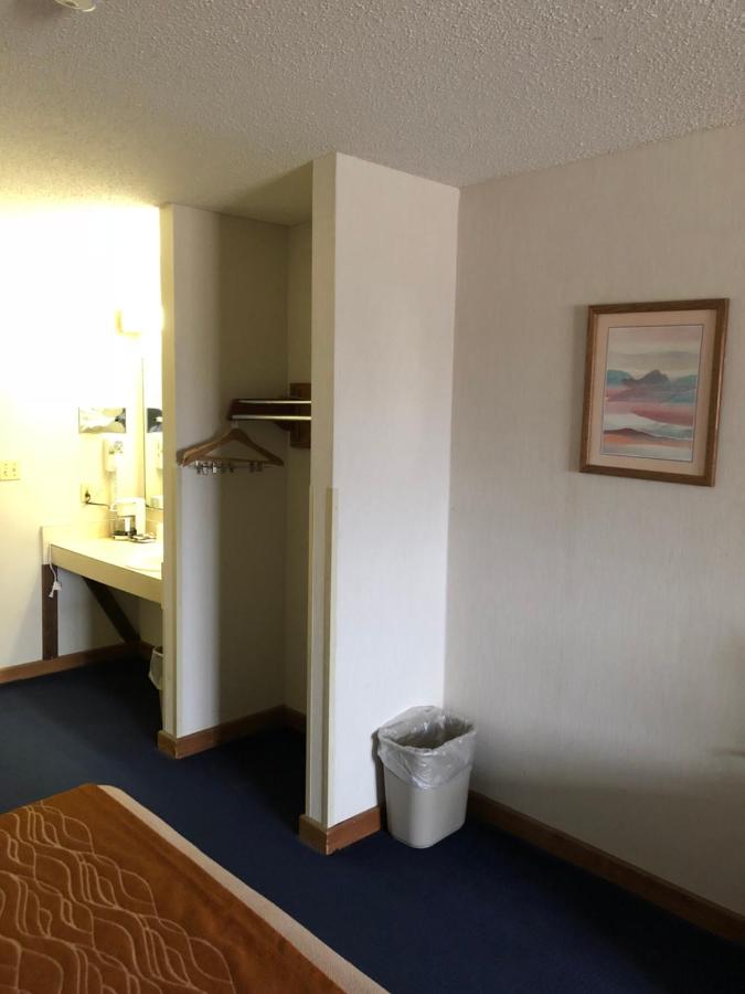  | Denison Inn & Suites