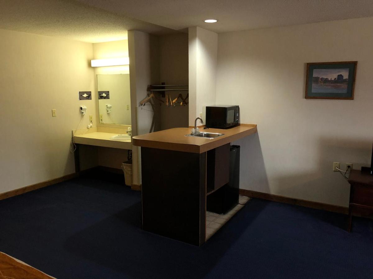  | Denison Inn & Suites