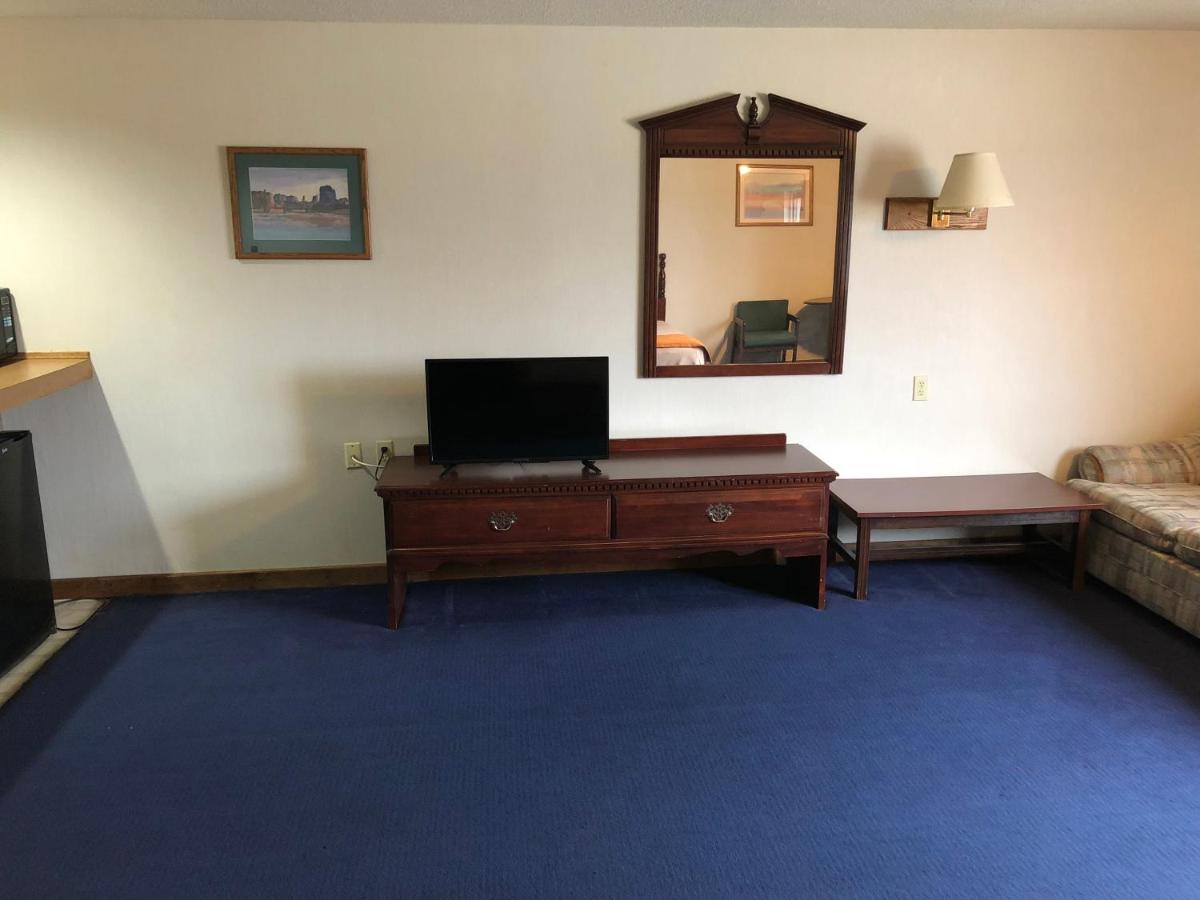  | Denison Inn & Suites