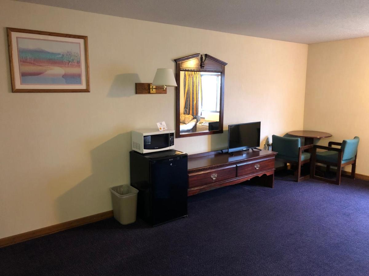  | Denison Inn & Suites