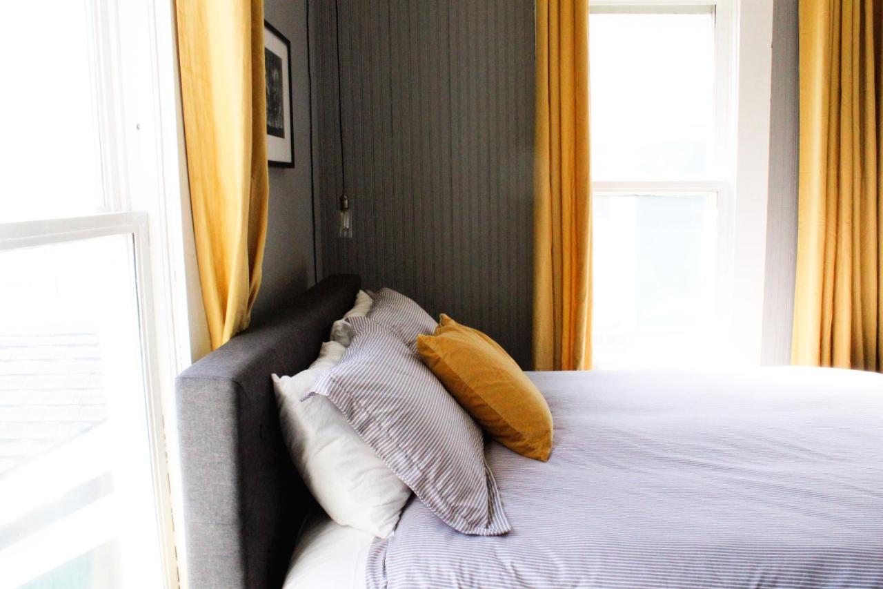 | Shelburne Hotel
