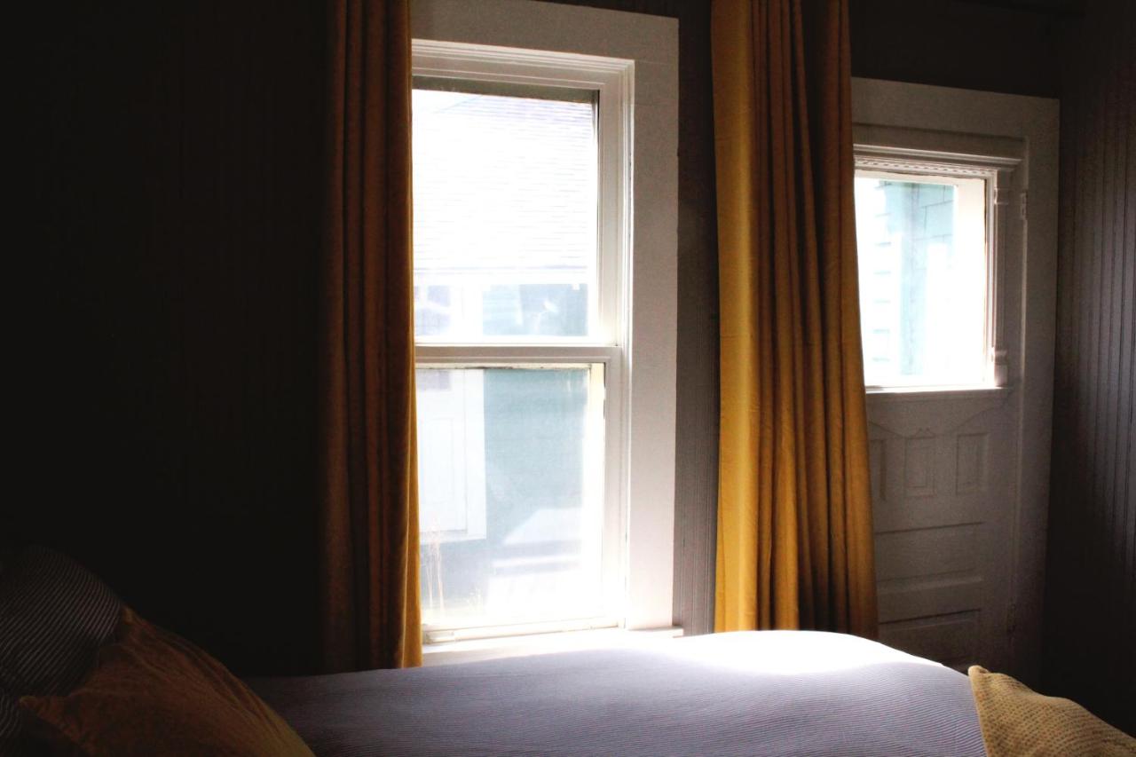 | Shelburne Hotel