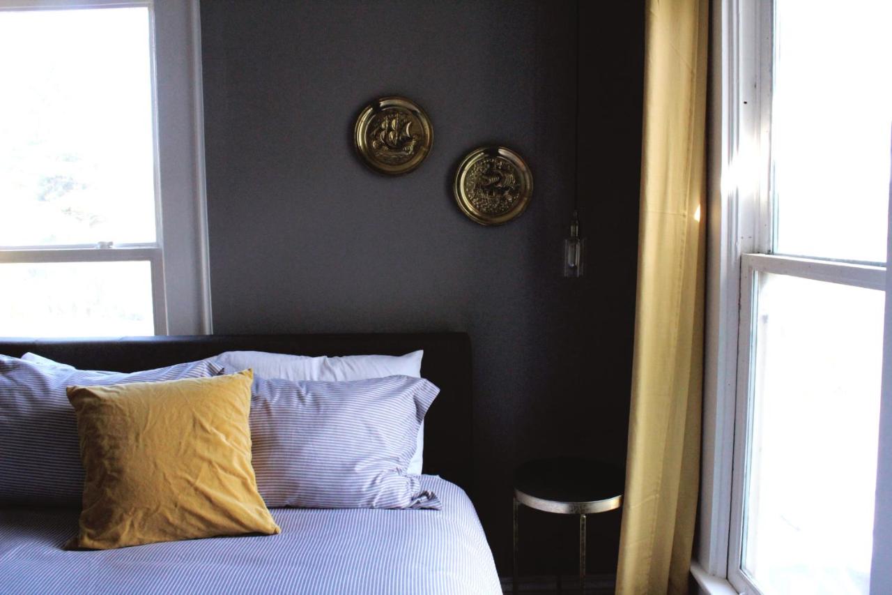 | Shelburne Hotel