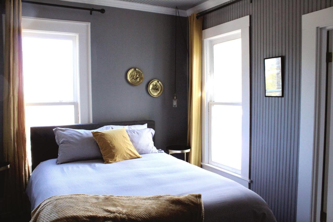 | Shelburne Hotel